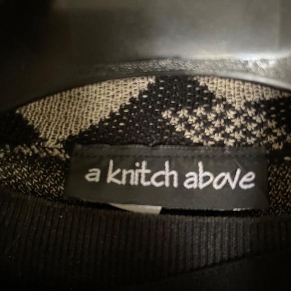 Sweater - Picture 5 of 5